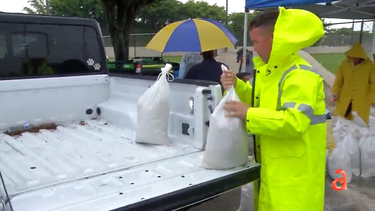 residentes de miami se preparan para recibir embate de fuerte tormenta este fin de semana