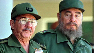 americateve | Mantiene la contratación de trabajadores cubanos a través de una entidad empleadora estatal y no aclara si los emigrados podrán invertir en la Isla.