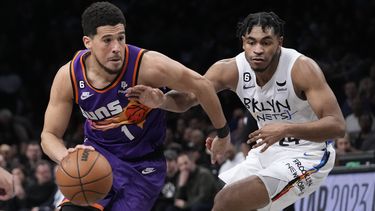 Booker vuelve y Suns derrotan a Nets