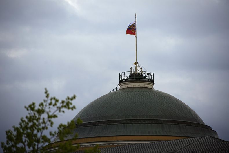Vista del domo del Palacio del Senado en el Kremlin, en Moscú, Rusia, el miércoles 3 de mayo de 2023. (AP Foto)