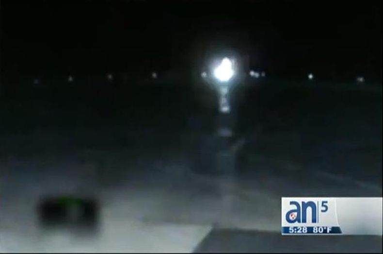 Vídeo de seguridad capta el momento en que un avión con 50 personas se estrella en una ciudad al este de Moscú.