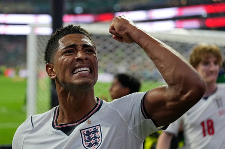 Jude Bellingham, de Inglaterra, festeja la victoria sobre México en el Mundial, el doingo 5 de julio de 2026 (AP Foto/Ricardo Mazalan)
