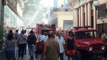 tienda en la calle obispo, habana vieja se incendia y afecta varias viviendas alrededor