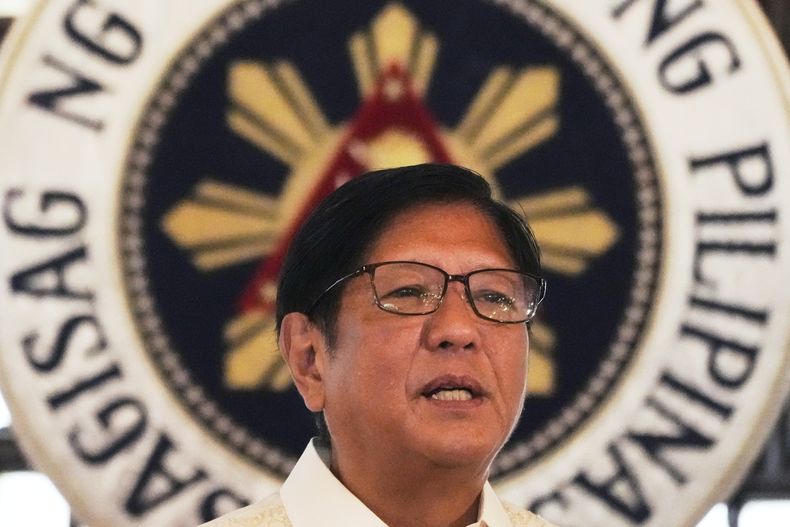 ARCHIVO - El presidente de Filipinas, Ferdinand Marcos Jr, durante la presentación de nuevas leyes para accionistas, en el Palacio Presidencial de Malacanang, en Manila, Filipinas, el 22 de mayo de 2025. (AP Foto/Aaron Favila, archivo)