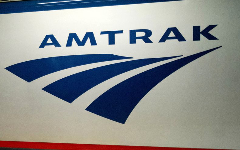 El logo de Amtrak en un tren en Filadelfia el 6 de febrero del 2014. (Foto AP/Matt Rourke)