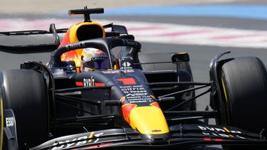 F1: Verstappen triunfa en Francia y Leclerc se estrella