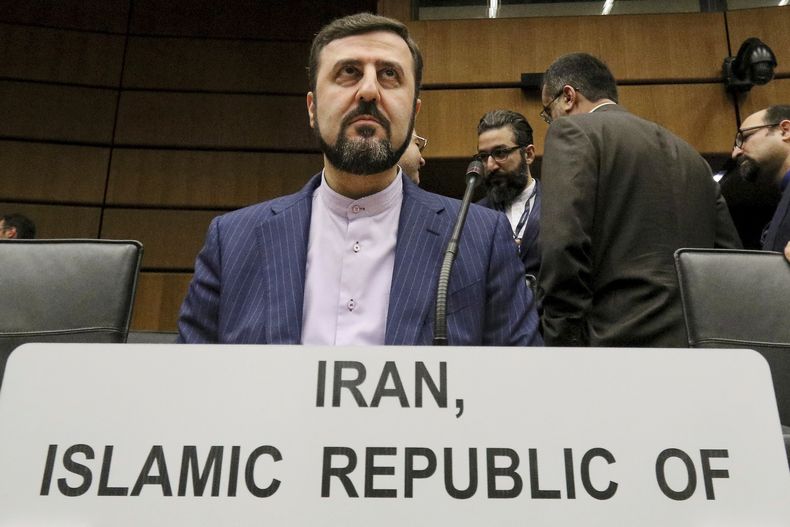 El embajador iraní ante el Organismo Internacional de Energía Atómica, Kazem Gharibabadi, en la reunión de ese organismo en Viena, Austria, el 21 de noviembre del 2019. (AP foto/Ronald Zak)