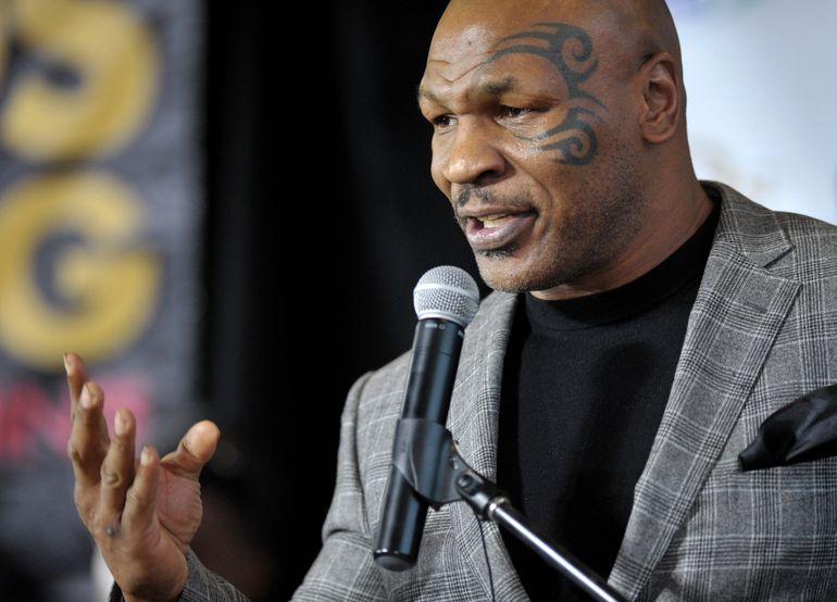 Tyson no afrontará cargos por golpear a pasajero en avión