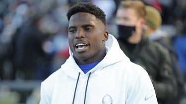 Chiefs envían a Hill a Dolphins; recibe contrato récord