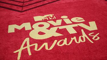 ARCHIVO- Una vista general de la alfombra roja de los Premios MTV al Cine y la Televisión el 15 de junio de 2019, en el Barker Hangar en Santa Mónica, California. Los Premios MTV al Cine y la Televisión se vieron afectados por la huelga de guionistas de Hollywood. (Foto Danny Moloshok/Invision/AP, archivo)