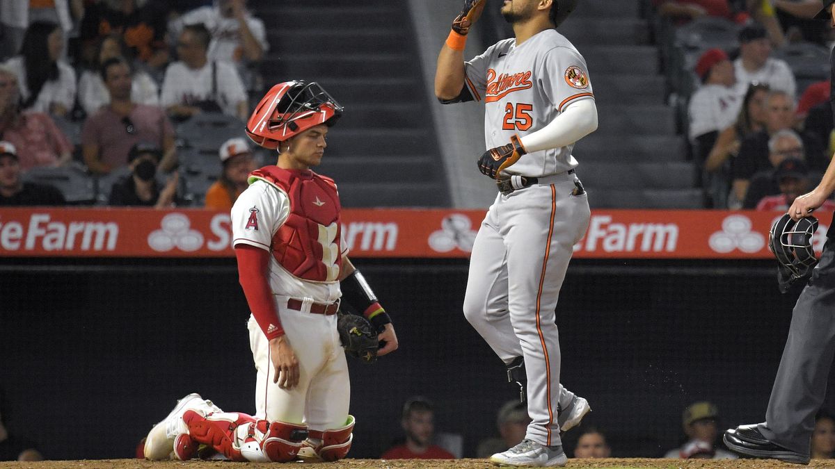 Medias Rojas vencen a Bravos por 5-3 y los barren en serie de 2 juegos