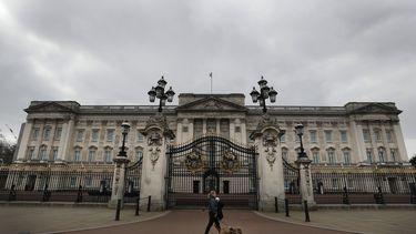 Critican a realeza británica por aumento de sus gastos
