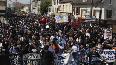 Francia: Marcha por hombre negro muerto a manos de policías