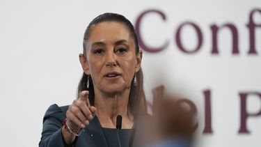 ARCHIVO - La presidenta mexicana Claudia Sheinbaum ofrece su conferencia de prensa matutina en el Palacio Nacional, el lunes 19 de mayo de 2025, en Ciudad de México. (AP Foto/Marco Ugarte, Archivo)