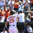 Orioles vencen a Rays con jonrón dedicado de Santander