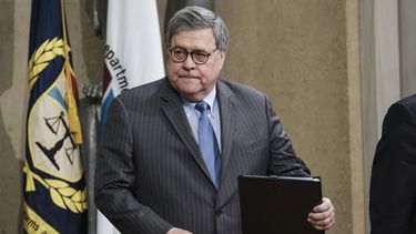 Fuente AP: Barr sopesa renunciar por tuits de Trump