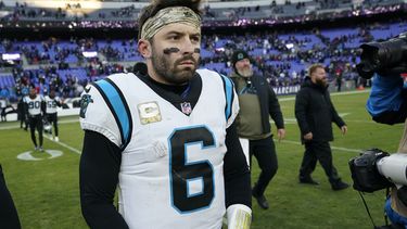 Panthers dan de baja al quarterback Mayfield