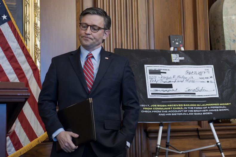 El presidente de la Cámara de Representantes de Estados Unidos, Mike Johnson, en el Capitolio en Washington el 29 de noviembre de 2023.. (Foto AP/J. Scott Applewhite)