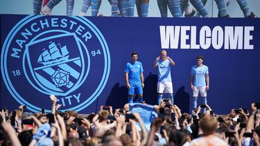 Fanáticos de Manchester City dan bienvenida a Haaland