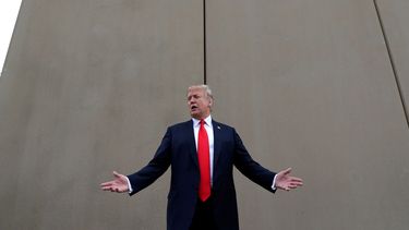 AP VERIFICA: Trump se aparta de la realidad en cuanto a muro