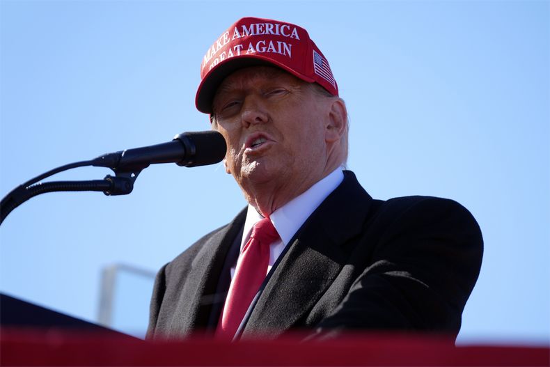 El expresidente y candidato Donald Trump en su intervención en un acto de campaña en Lititz, Pensilvania, el domingo 3 de noviembre de 2024. (AP Foto/Evan Vucci)