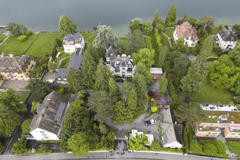 La villa de la cantante y actriz Tina Turner en Küsnacht, Suiza, el jueves 25 de mayo de 2023. Turner murió el miércoles 24 de mayo de 2023 tras una larga enfermedad en su casa en Küsnacht cerca de Zúrich, Suiza. Tenía 83 años. (Michael Buholzer/Keystone via AP)