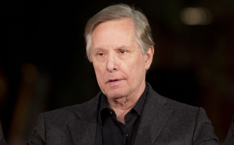 ARCHIVO- El director William Friedkin llega a la alfombra roja del Festival de Cine de Roma el 19 de octubre de 2015. Friedkin, quien ganó el Oscar al mejor director por The French Connection, murió el lunes 7 de agosto de 2023, en Los Angeles, dijo su esposa Sherry Lansing y uno de sus representantes. (Foto AP/Alessandra Tarantino, archivo)