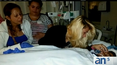 americateve | La familia tuvo que tomar la decisión más difícil: desconectar del respirador artificial el jovencito atropellado ayer por un conductor que se dio a la fuga, pero que a estas horas ya ha sido arrestado.