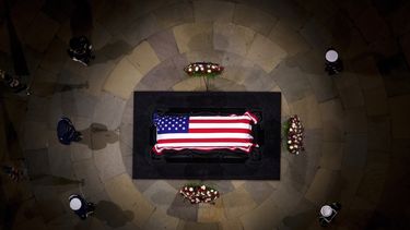 Los restos del expresidente Jimmy Carter son velados en el Capitolio estadounidense en Washington el 7 de enero del 2025. (Andrew Harnik/Pool via AP)