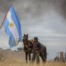 Guachos protestan en San Salvador de Jujuy, Argentina, el martes 20 de junio de 2023. Las movilizaciones detonaron en la provincia de Jujuy en reacción a una reforma de la constitución provincial reciente criticada por sus restricciones a la protesta social. (AP Foto/Javier Corbalán)