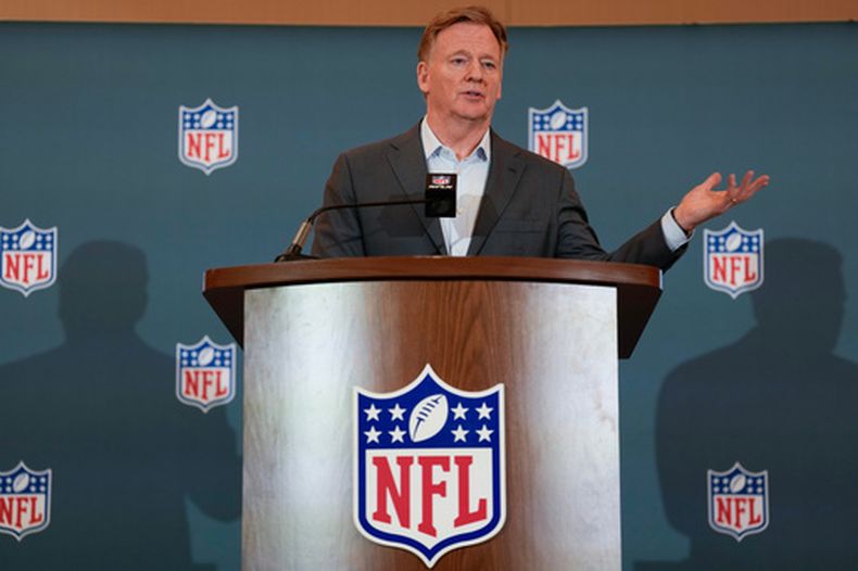 El comisionado de la NFL Roger Goodell habla en una conferencia de prensa el martes 19 de mayo de 2026 en Orlando, Florida (AP Foto/John Raoux)