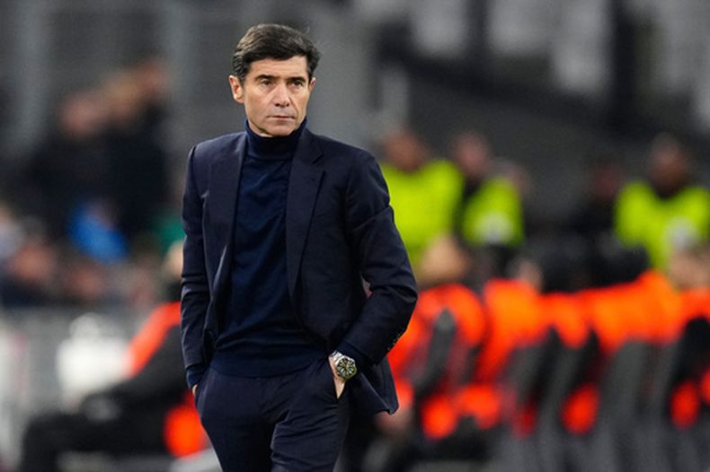 ARCHIVO - El técnico de Villarreal Marcelino durante el partido contra Marsella en la Liga Europa, el 7 de marzo de 2024, en Marsella. (AP Foto/Daniel Cole)