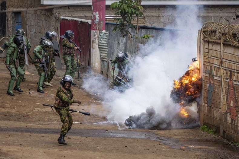 La escena durante las protestas en Nairobi, Kenia, el 2 de mayo de 2023. (Foto AP /Ben Curtis)