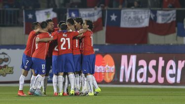chile sufre en defensa en la copa america