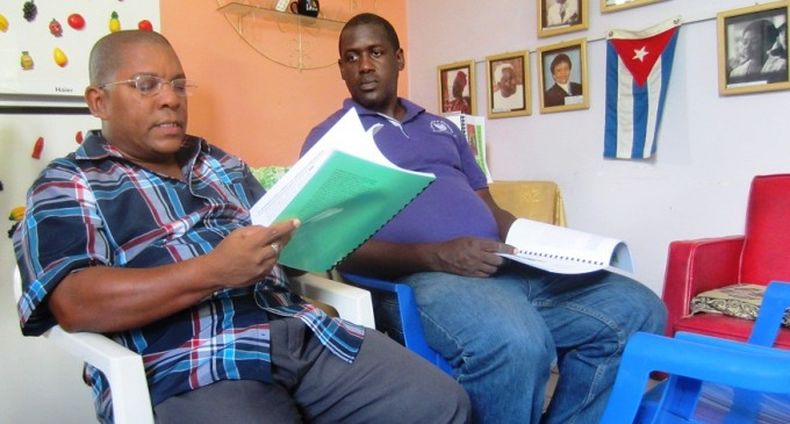 "Identidades" es una publicación sin fines de lucro, no partidista y destinada a todos los grupos marginados.