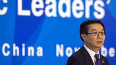 americateve | El ministro chino de Comercio, Gao Hucheng, interviene en una conferencia de prensa tras una reuni&oacute;n relacionada con la cumbre de Cooperaci&oacute;n Econ&oacute;mica Asia-Pac&iacute;fico (APEC) en el Centro Nacional de Convenciones de China, en la