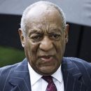 ARCHIVO - Bill Cosby llega para una audiencia de sentencia luego de su condena por agresión sexual en el juzgado del condado de Montgomery en Norristown Pensilvania. Nueve mujeres más acusan a Cosby de agresión sexual en una demanda que alega que usó lo que llaman su enorme poder, fama y prestigio para victimizarlas. Una demanda presentada el miércoles 14 de junio de 2023 en un tribunal federal de Nevada alega que las mujeres fueron drogadas y agredidas individualmente entre aproximadamente 1979 y 1992 en casas, vestidores y hoteles de Las Vegas, Reno y Lago Tahoe. (Foto AP/Matt Rourke, archivo)