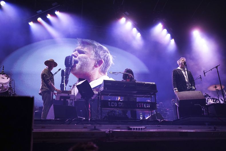 La banda estadounidense LCD Soundsystem durante su concierto en el festival AXE Ceremonia en el Parque Bicentenario en la Ciudad de México el domingo 24 de marzo de 2024. (Foto AP/ Marco Ugarte)
