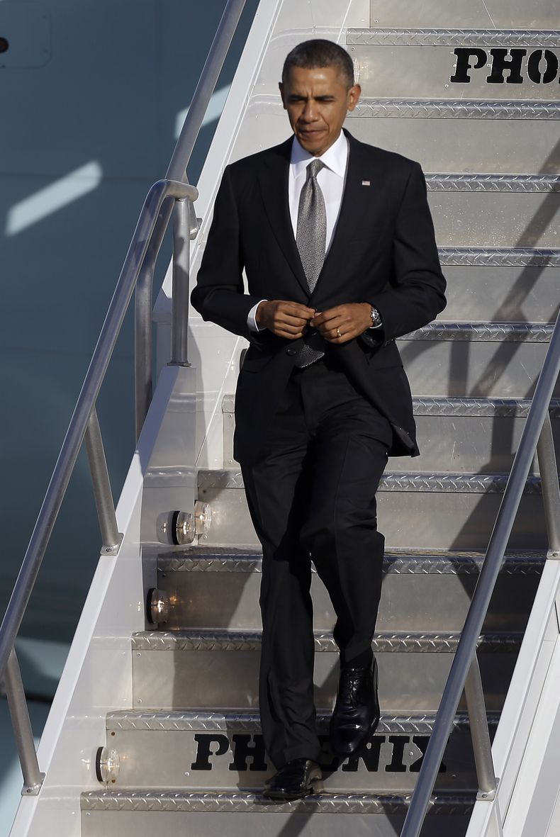 El presidente Barack Obama llega al aeropuerto internacional de Miami el viernes 8 de noviembre de 2013. (Foto AP/Alan D&iacute;az)