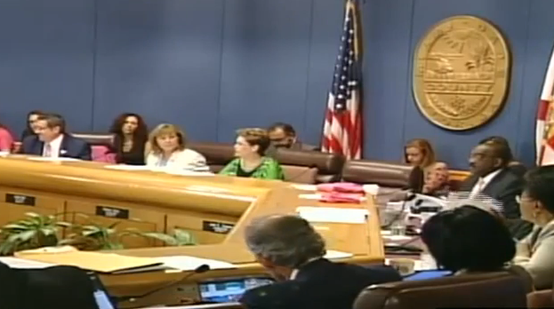 Esta mañana la Comisión de Miami Dade se reunió para discutir varios temas, entre ellos la aprobación de nuevas regulaciones para propietarios de piscinas.