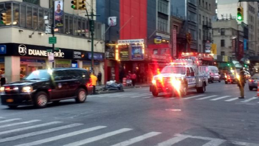 terror en time square: cuatro heridos en una explosion en un tunel del metro en nueva york