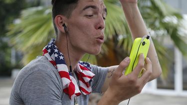 t-mobile suspende mensajes de texto a cuba por costo prohibitivo
