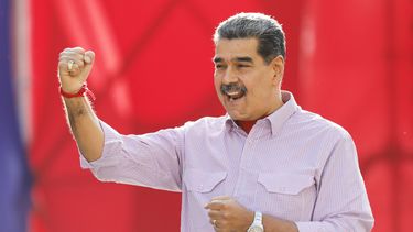 El presidente Nicolás Maduro habla ante sus simpatizantes durante un mitin el jueves 27 de febrero de 2025, en Caracas, Venezuela. (AP Foto/Cristian Hernández)