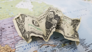 el dolar y el euro siguen disparados en el mercado negro en cuba