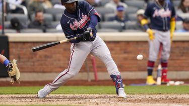 Bravos doblegan a Mets; Duvall consigue el hit clave