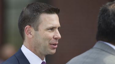 Niegan que Trump pidiera hacer algo ilegal a McAleenan