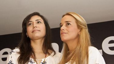 Patricia Ceballos, la esposa del alcalde de San Cristóbal, Daniel  Ceballos y Lilian Tintori, esposa del líder opositor, Leopoldo López.