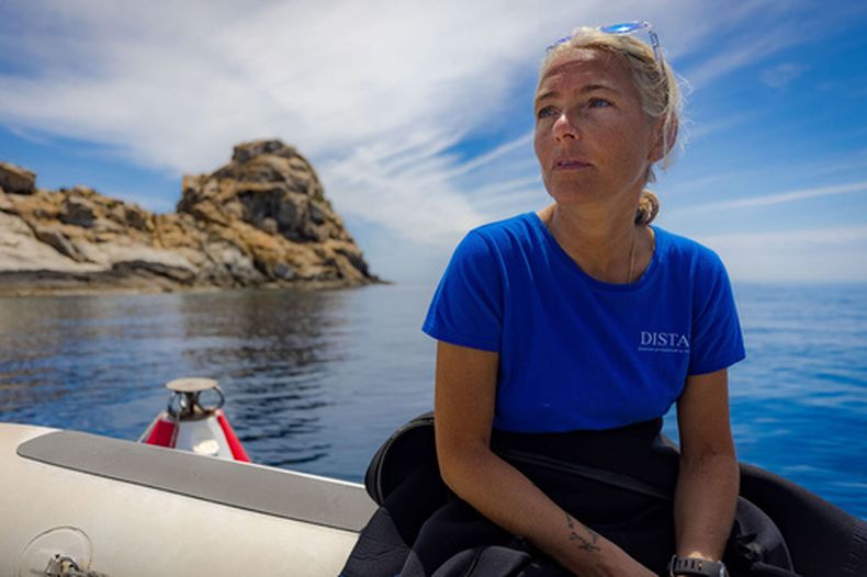 ARCHIVO – En esta foto sin fecha publicada por Greenpeace Italia el viernes 15 de mayo de 2026, aparece Monica Montefalcone, que formó parte del grupo de cinco buzos italianos que murieron cerca de Alimathaa en el archipiélago de las Maldivas cuando exploraban una cueva submarina. (Greenpeace vía AP, Ho)