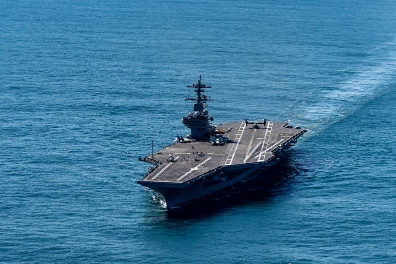 El portaaviones USS George H.W. Bush en el océano Atlántico frente a las costas de Norfolk, Virginia, el 4 de octubre del 2025. (AP foto/Alex Brandon, Pool)