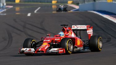 americateve | El piloto de Ferrari Fernando Alonso durante el Gran Premio de Rusia de F1 en sochi el 12 de octubre del 2014. Alonso se ir&aacute;  de Ferrari al t&eacute;rmino de la temporada porque quiere volver a ganar, seg&uacute;n revel&oacute; el expresidente de l
